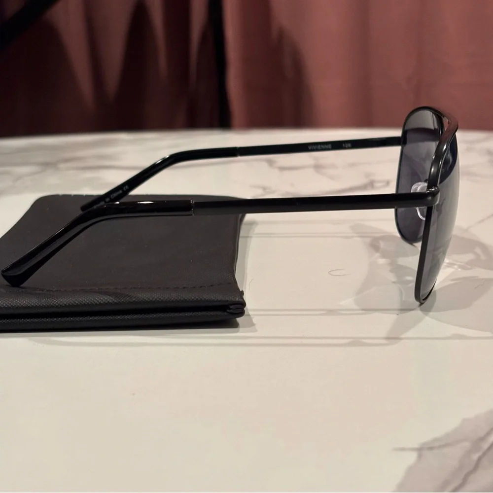 Quay Australia Dark Aviator Sunglasses - Picture 4 of 10